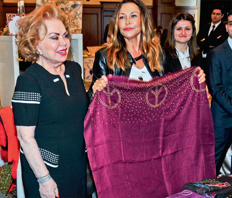 Bir kermesle iki yardım kuruluşuna destek