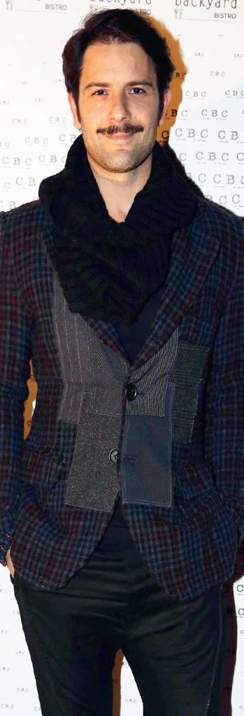 Ünlü isimler göz temalı partide bir araya geldi