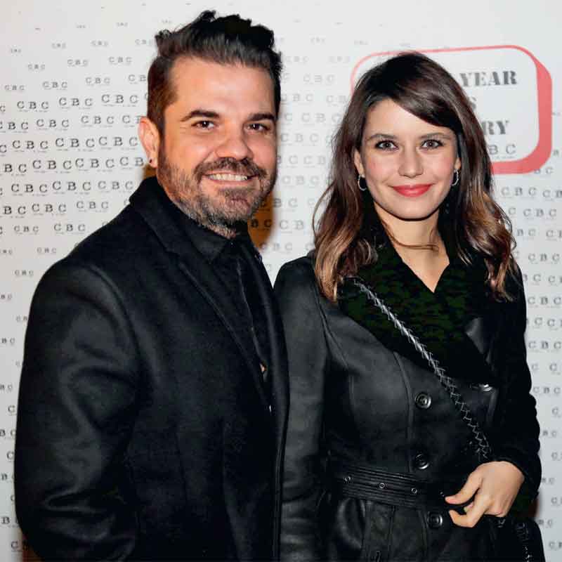 Ünlü isimler göz temalı partide bir araya geldi