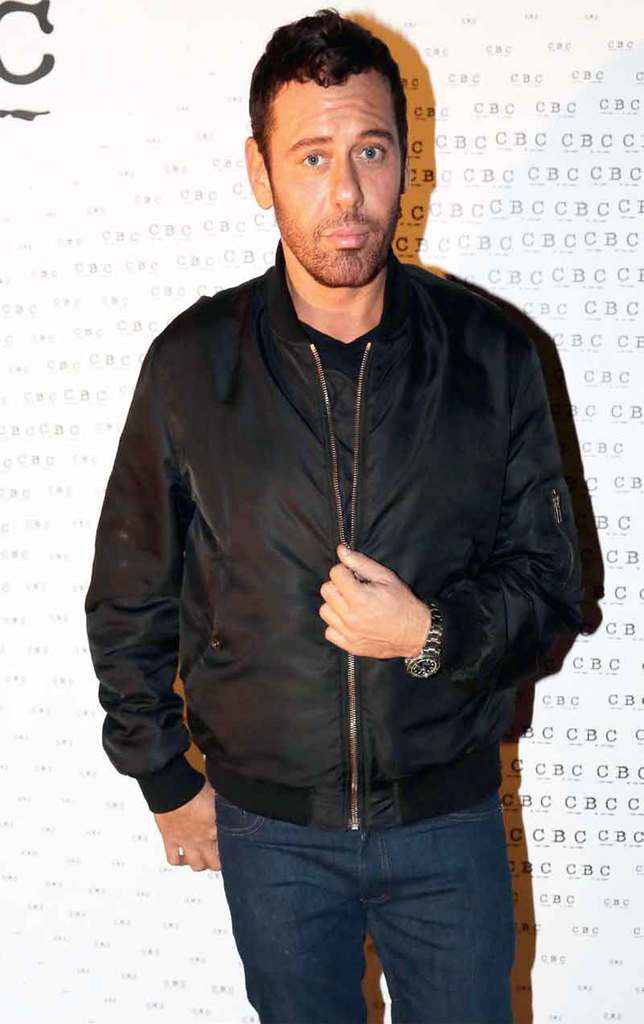 Ünlü isimler göz temalı partide bir araya geldi