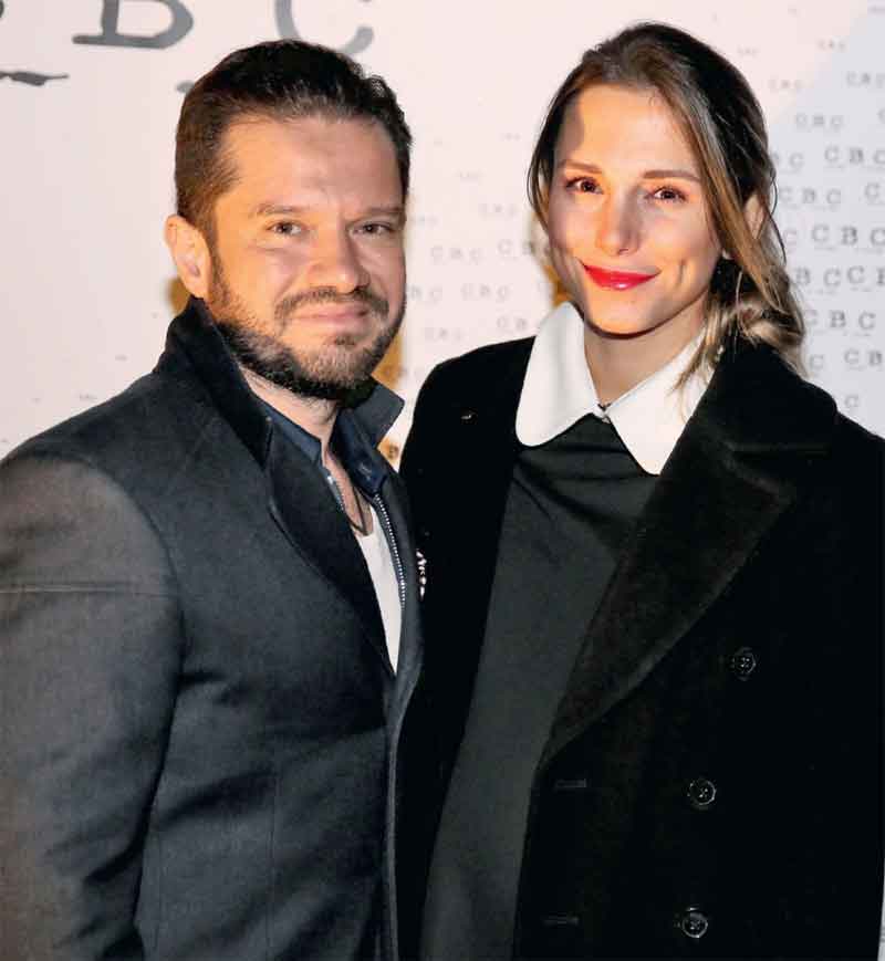 Ünlü isimler göz temalı partide bir araya geldi