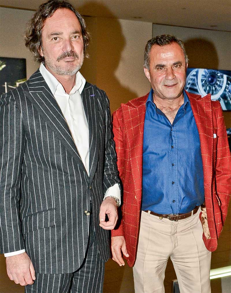 Hazır giyim koleksiyonunu tanıttı