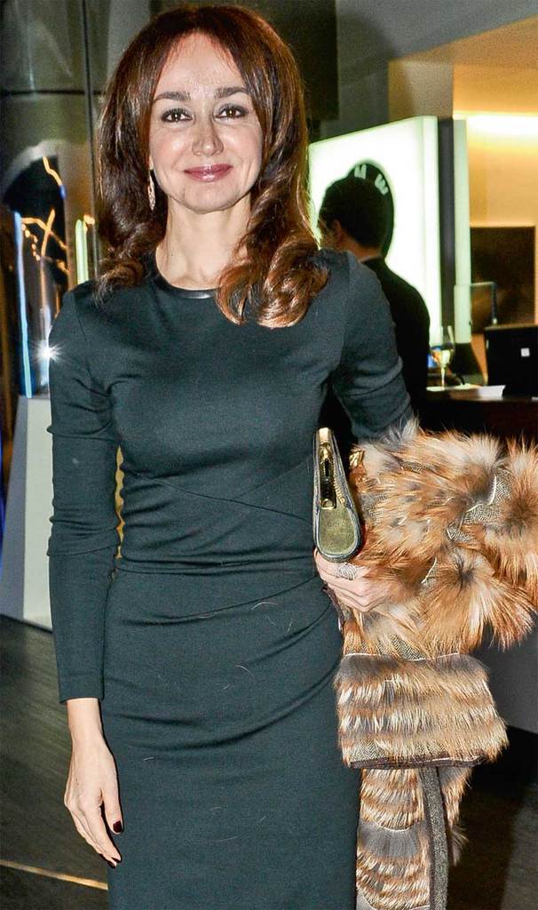 Hazır giyim koleksiyonunu tanıttı