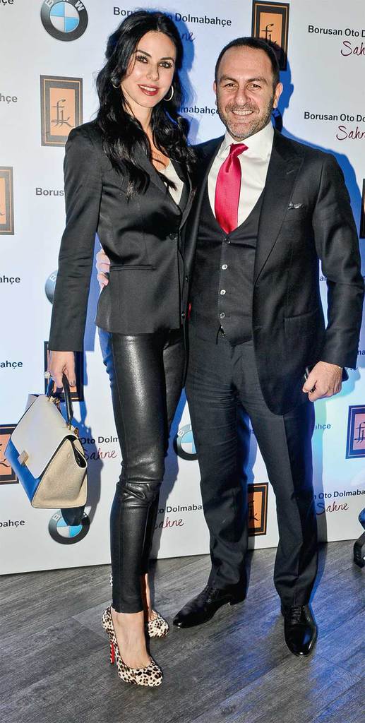 Hazır giyim koleksiyonunu tanıttı