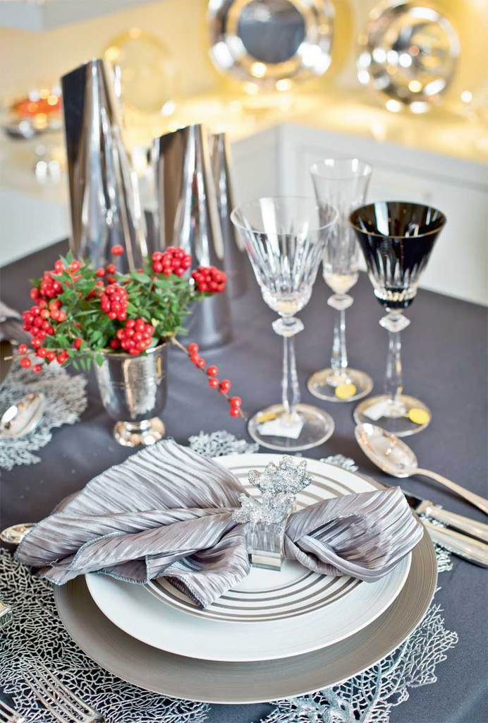 Feryal Gülman yılbaşı sofrası hazırladı