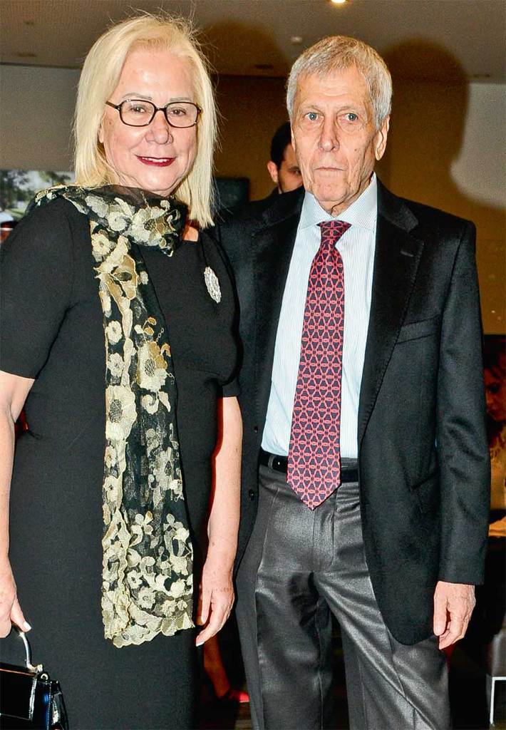 Hazır giyim koleksiyonunu tanıttı