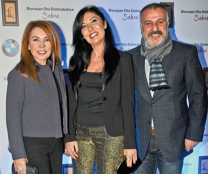 Hazır giyim koleksiyonunu tanıttı