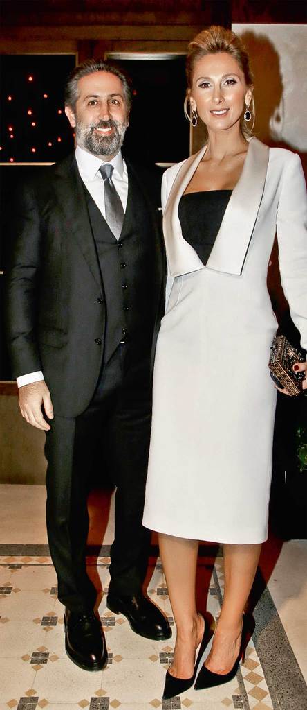 Muhteşem bir yeni yıl daveti verdi