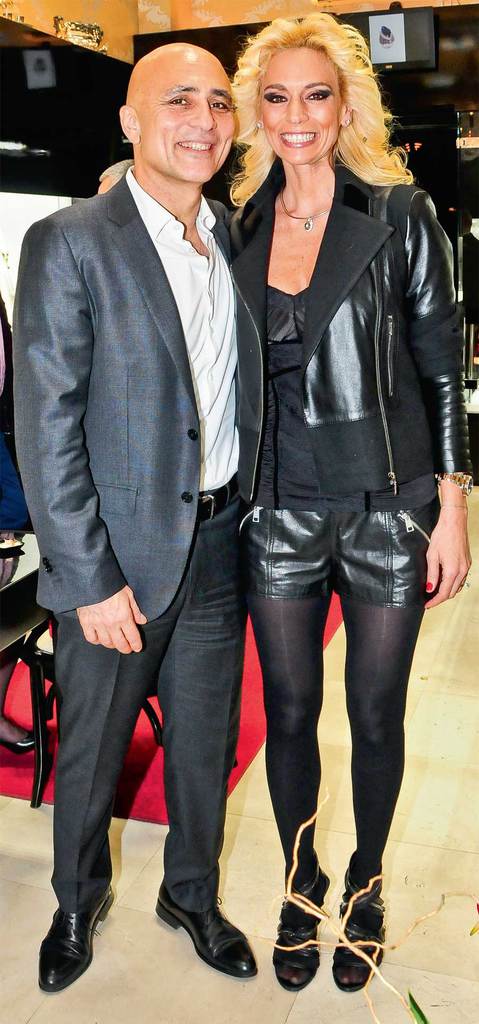 Mağazasında yılbaşı partisi düzenledi