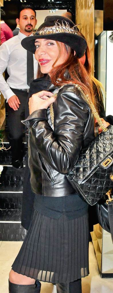 Mağazasında yılbaşı partisi düzenledi