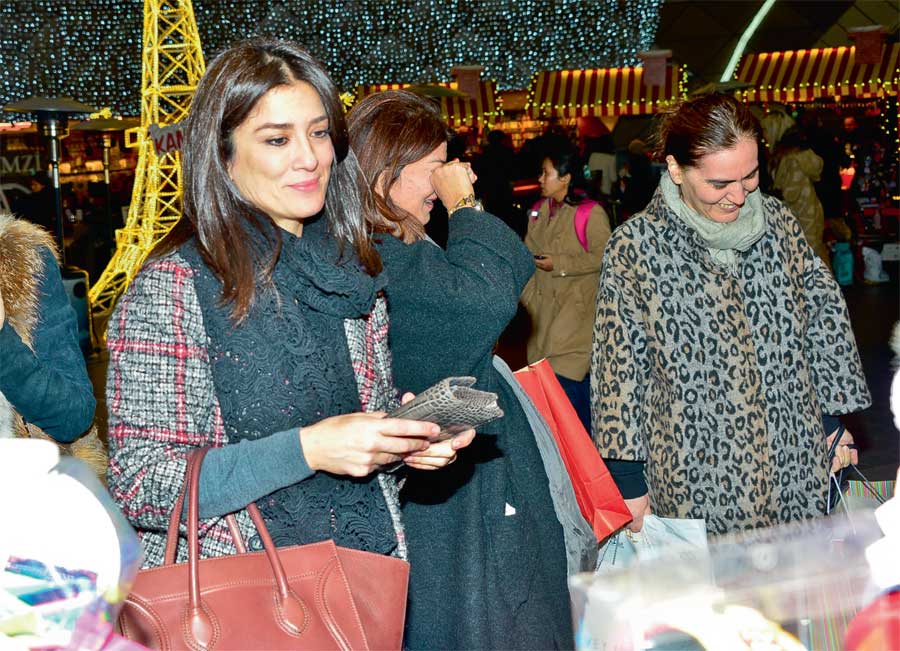 Hediye pazarında alışveriş yaptılar