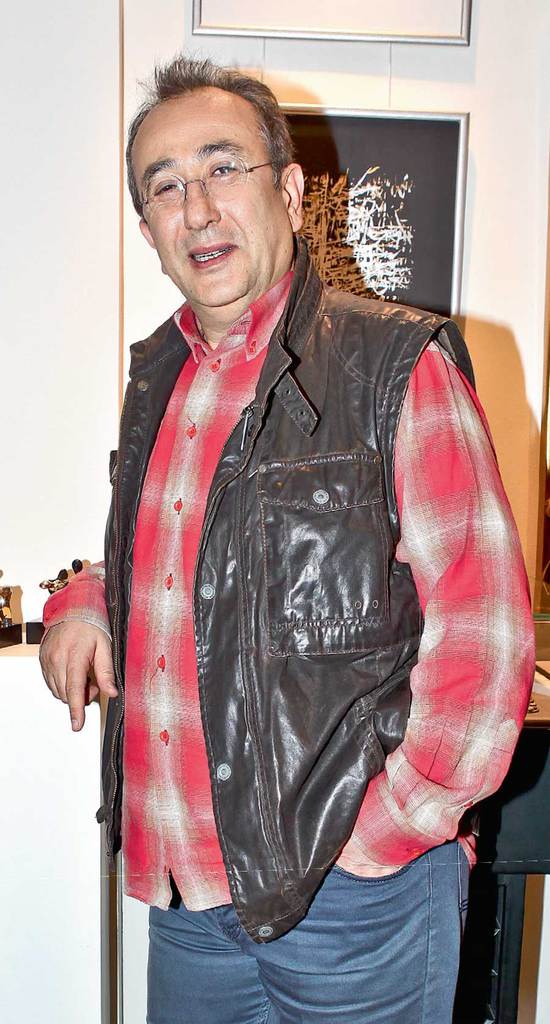 Yeni takı koleksiyonunu tanıttı