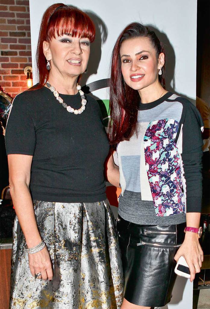 Yardımsever elitler yemekte bir araya geldi