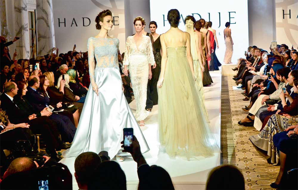 Moda ve siyaseti buluşturan defile