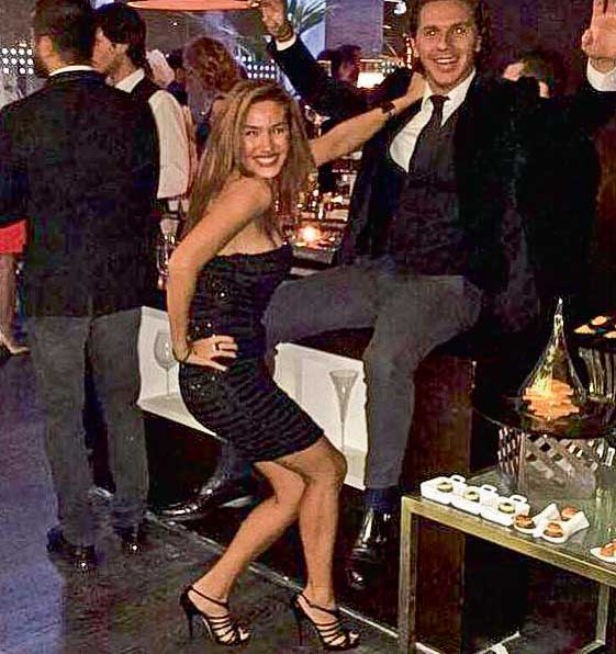 Yılbaşı coşkusunu sosyal medyadan paylaştılar