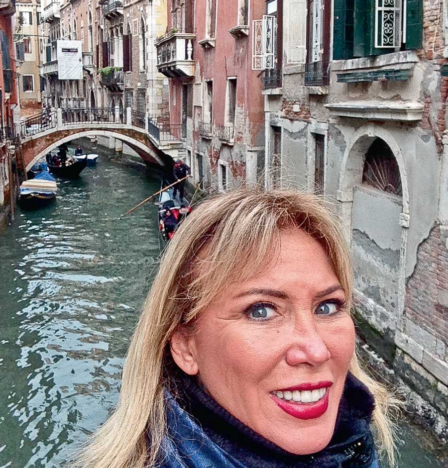 Yılbaşı coşkusunu sosyal medyadan paylaştılar