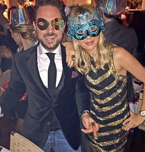 Yılbaşı coşkusunu sosyal medyadan paylaştılar