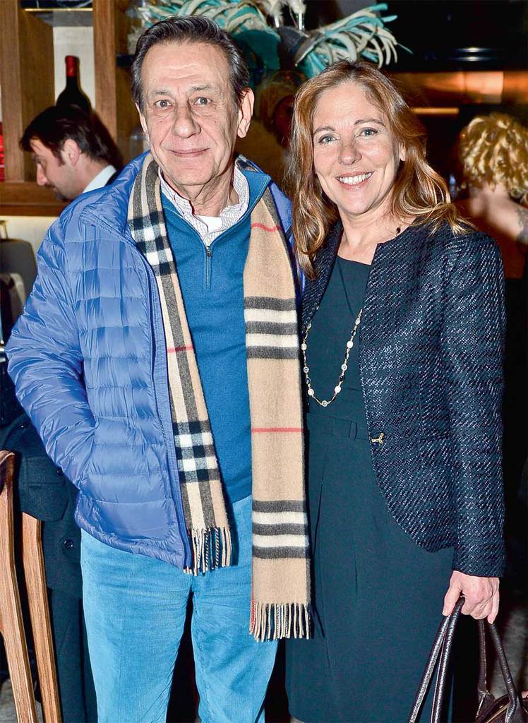 Sevgilisi için doğum günü partisi düzenledi