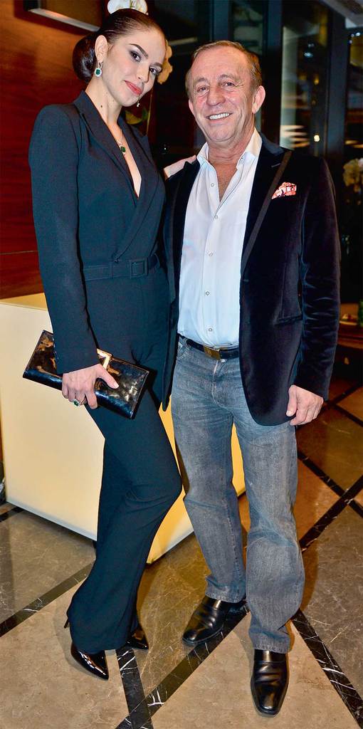 Sevgilisi için doğum günü partisi düzenledi