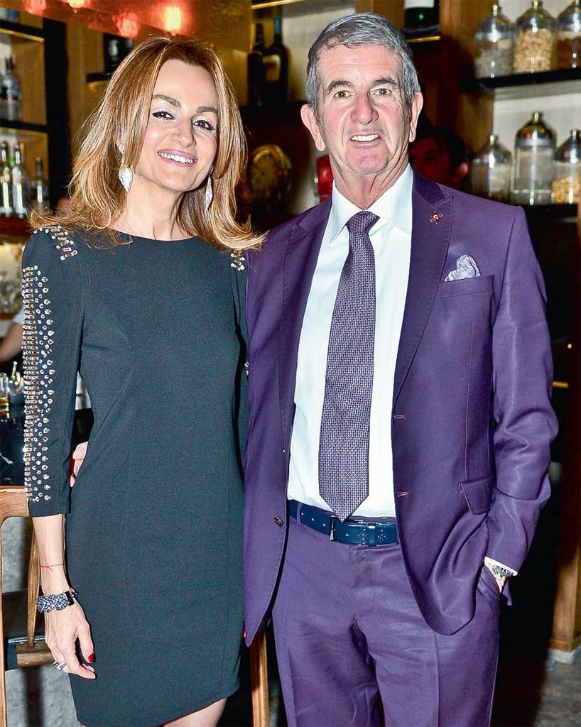 Sevgilisi için doğum günü partisi düzenledi