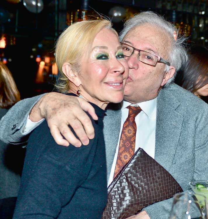 Sevgilisi için doğum günü partisi düzenledi