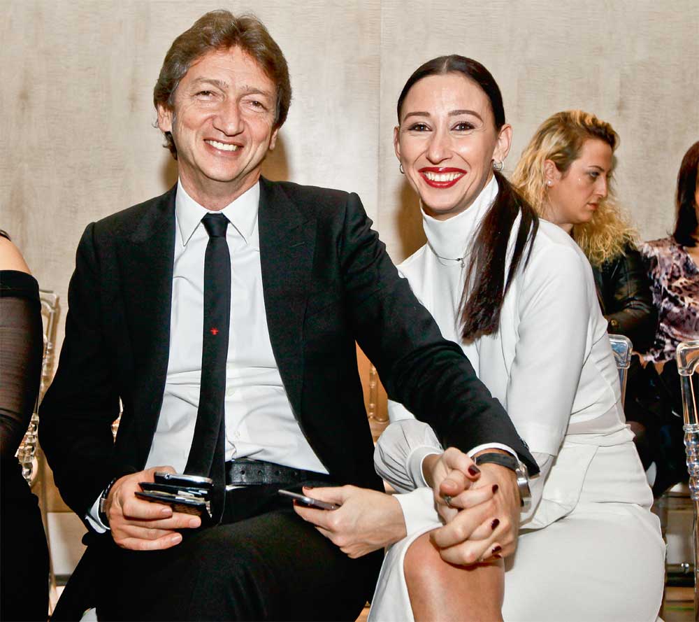 10. yılını defile ile kutladı