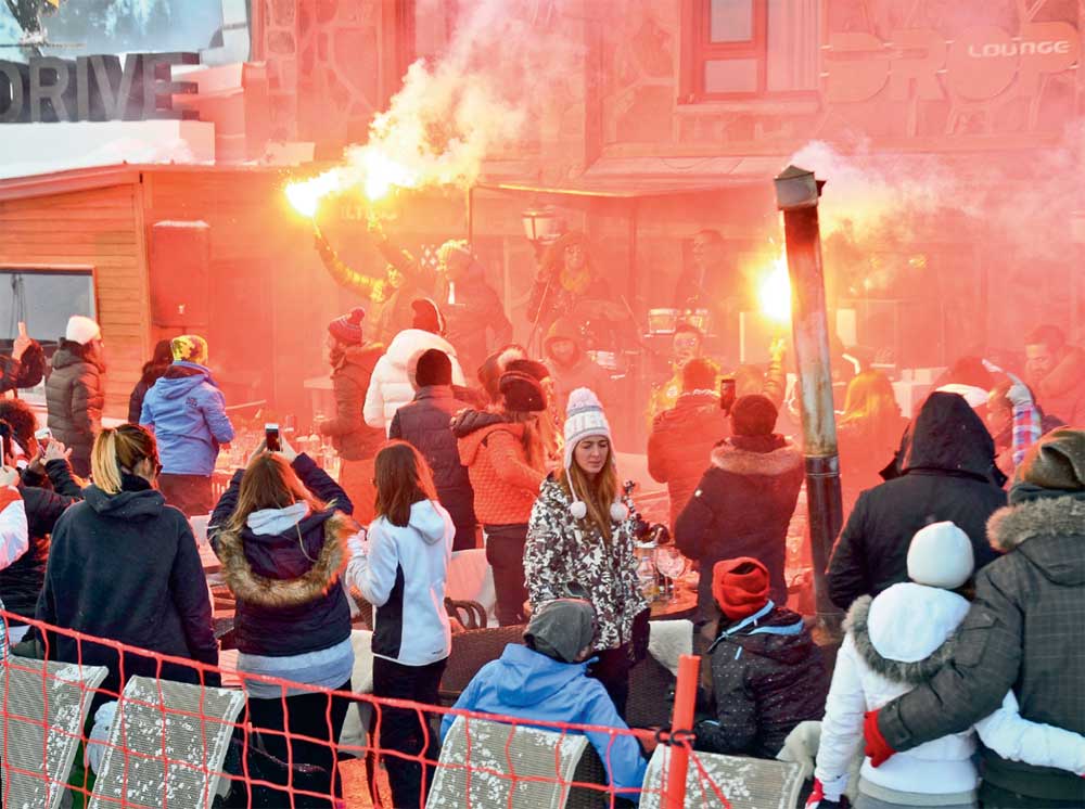 Ünlü isimler Kartalkaya’da kayak keyfi yaptı
