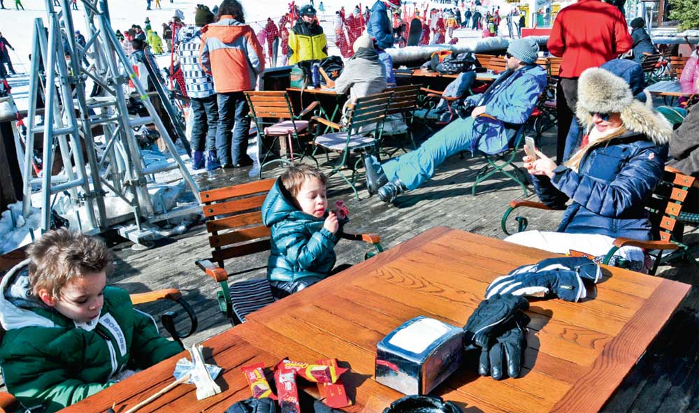 Ünlü isimler karın keyfini çıkardılar