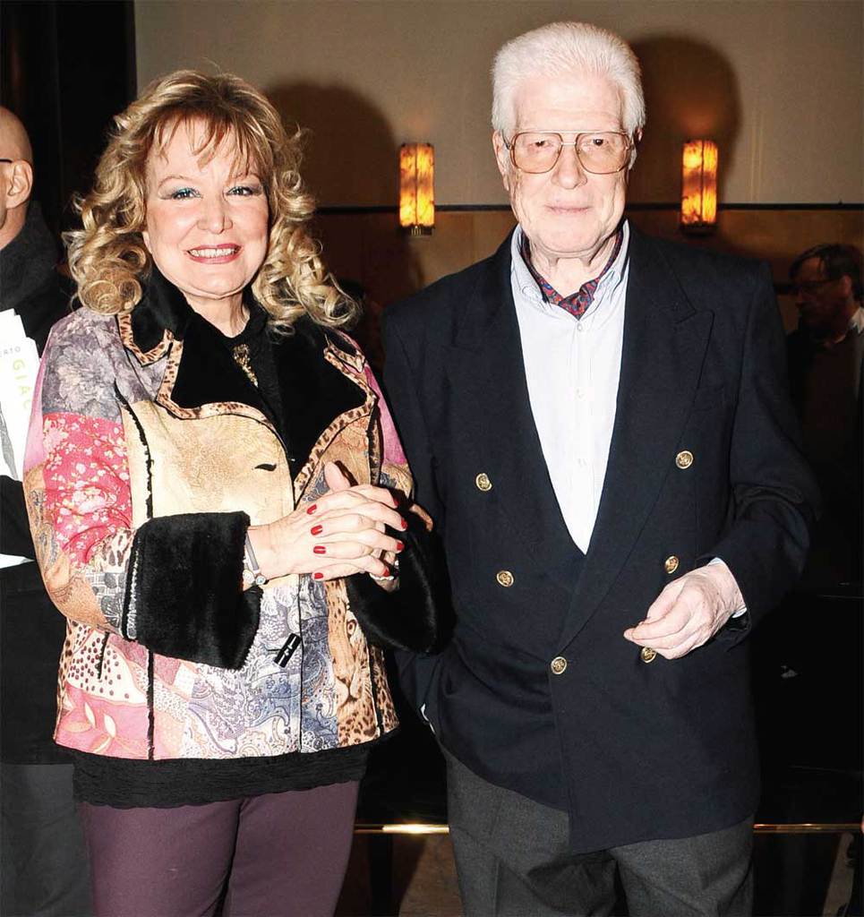 10. yılını iki sergiyle kutluyor