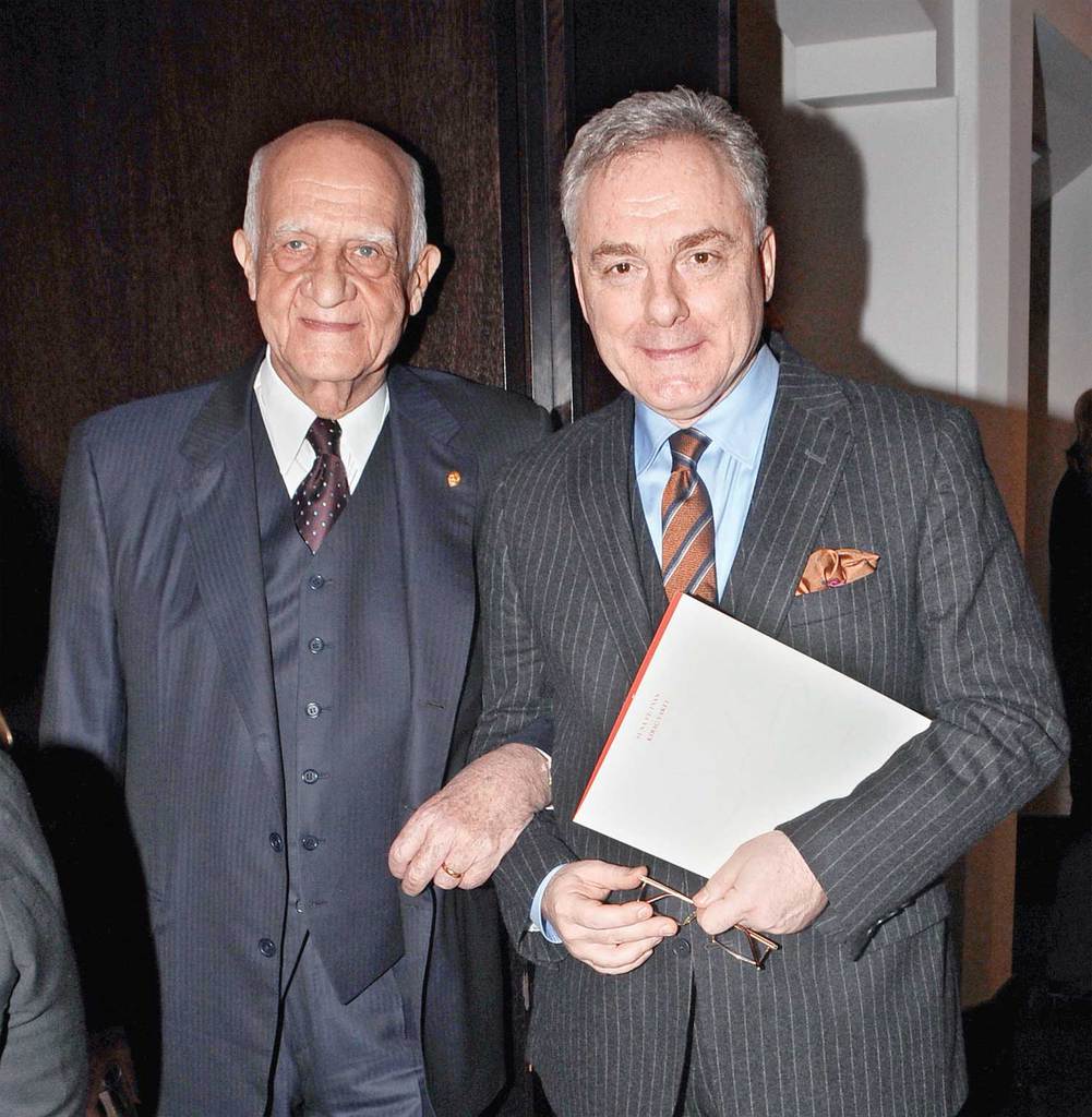 10. yılını iki sergiyle kutluyor