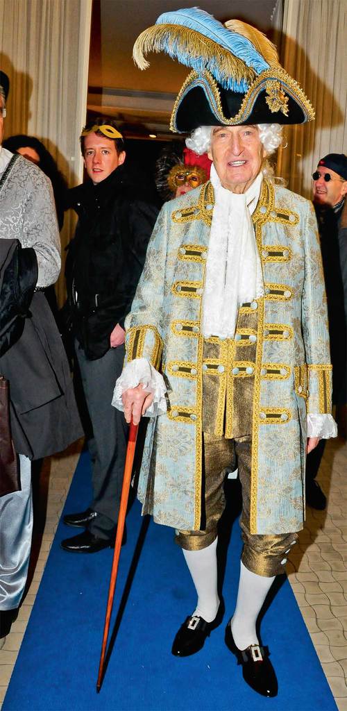 Venedik Karnavalı temalı veda daveti