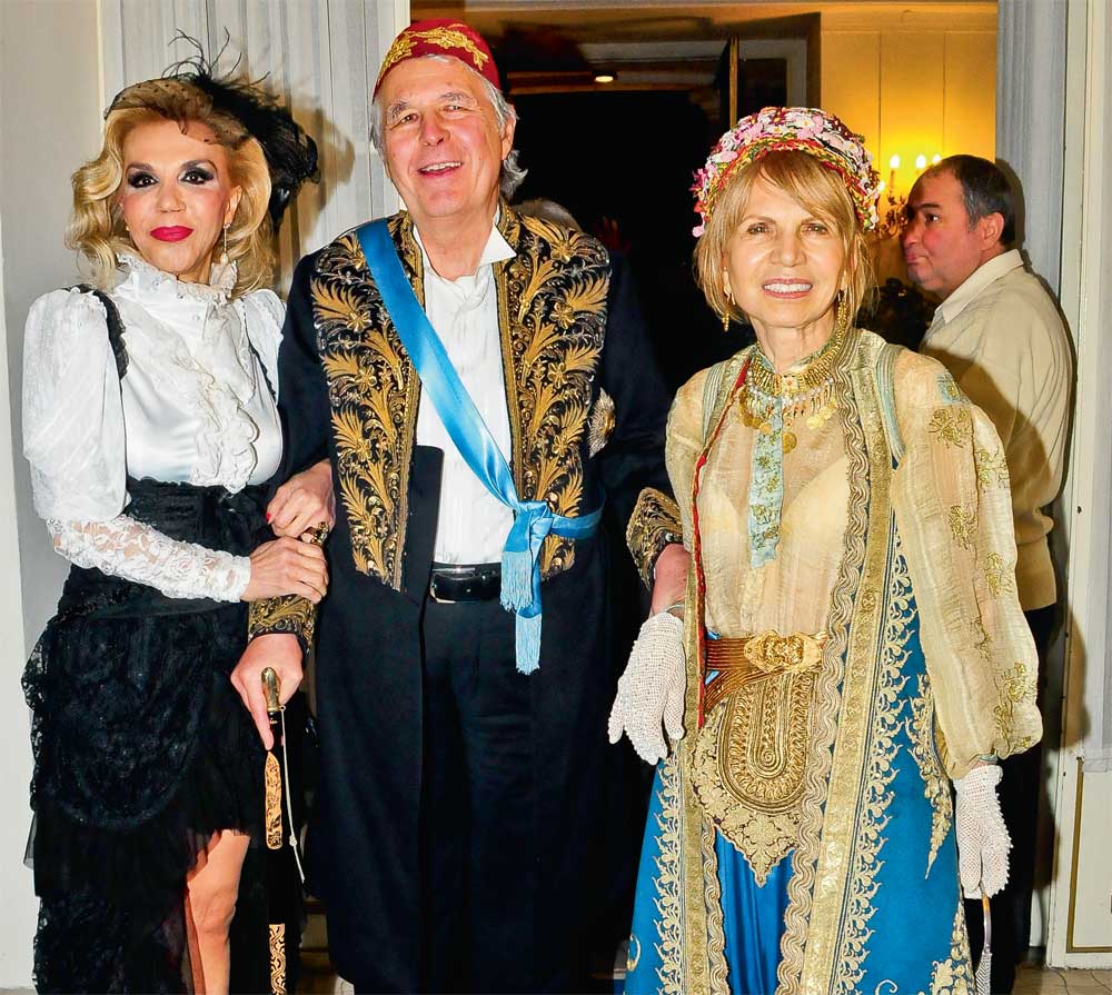 Venedik Karnavalı temalı veda daveti