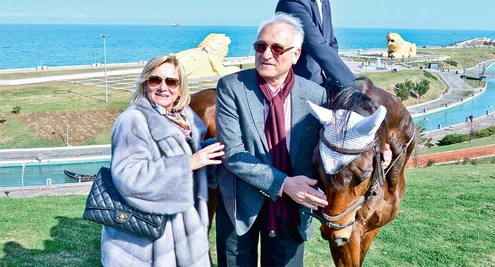 İstanbullu davetlileri başkan gezdirdi