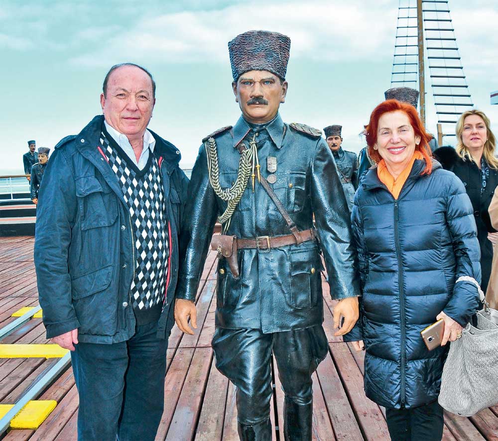 İstanbullu davetlileri başkan gezdirdi