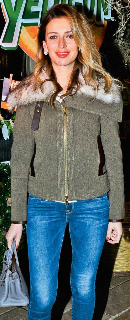 Fenomen modacıyla yeni reklamını kutladı