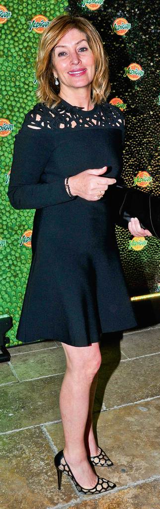 Fenomen modacıyla yeni reklamını kutladı