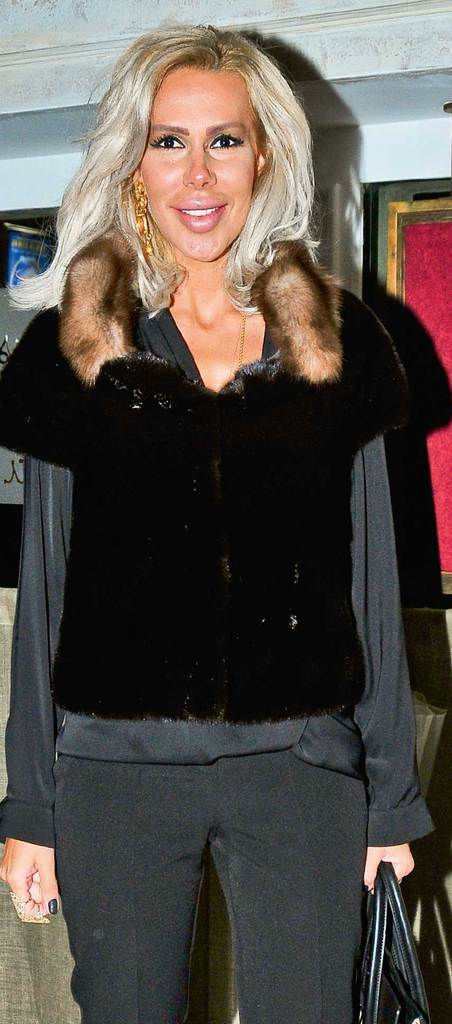 Fenomen modacıyla yeni reklamını kutladı