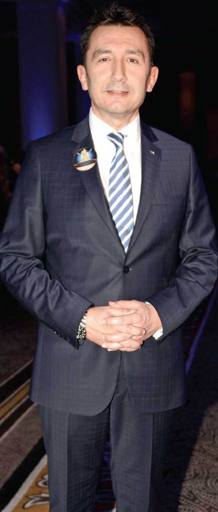 Birinci yıla görkemli kutlama