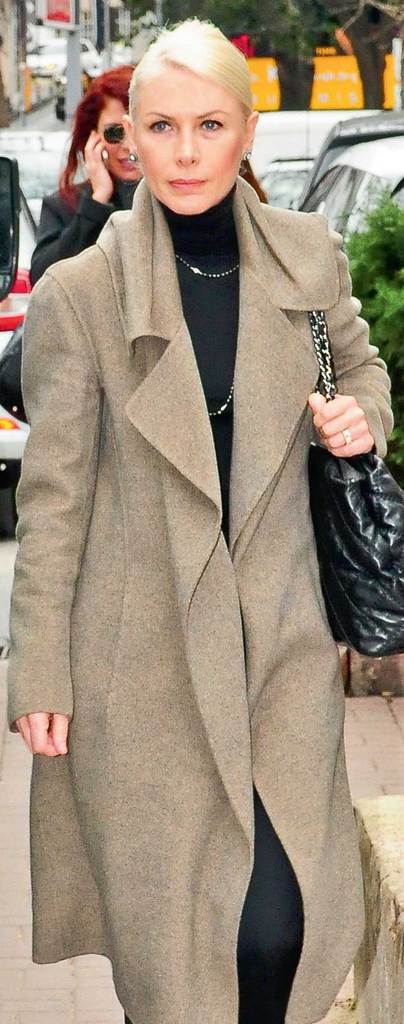 Annesini son yolculuğuna uğurladı