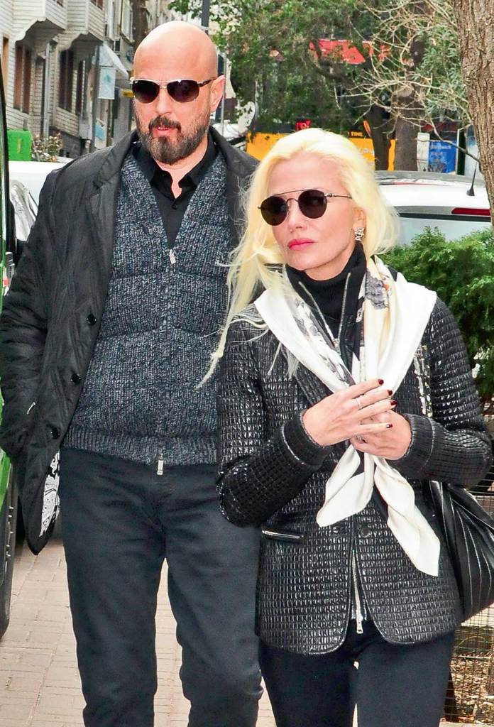 Annesini son yolculuğuna uğurladı