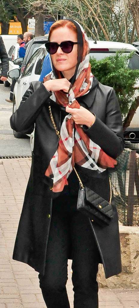 Annesini son yolculuğuna uğurladı