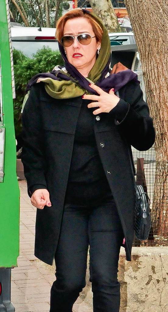 Annesini son yolculuğuna uğurladı