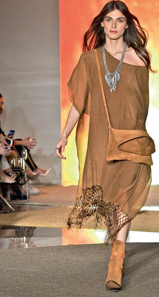 Elitler defilede bir araya geldi