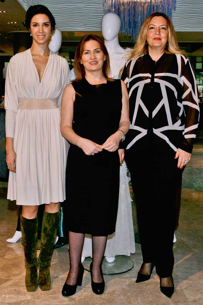 Yardım için elbiselerini bağışladılar