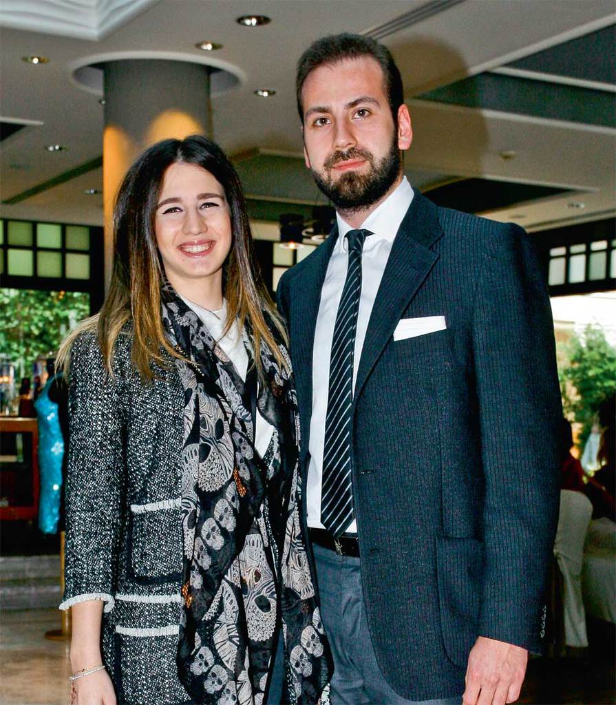 Yardım için elbiselerini bağışladılar