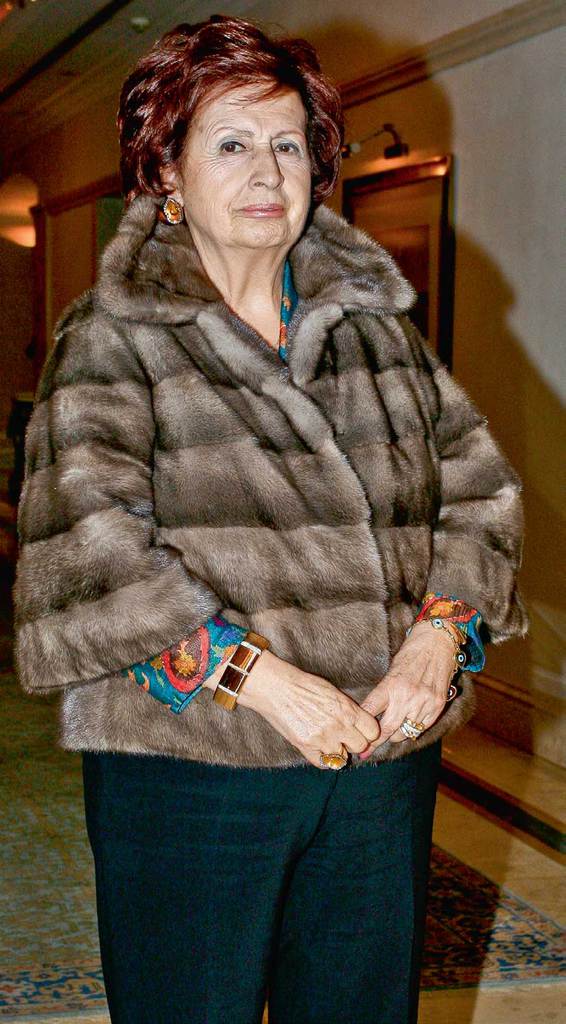 Yardım için elbiselerini bağışladılar