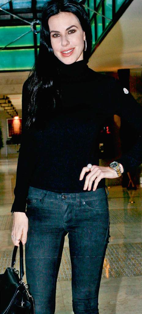 Yardım için elbiselerini bağışladılar