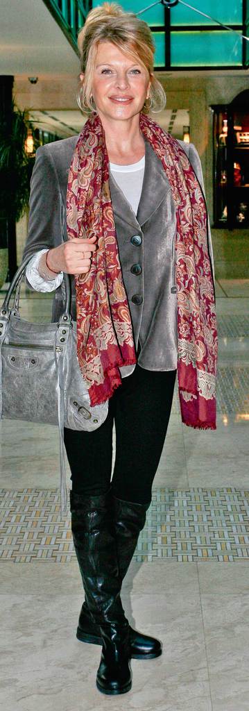 Yardım için elbiselerini bağışladılar