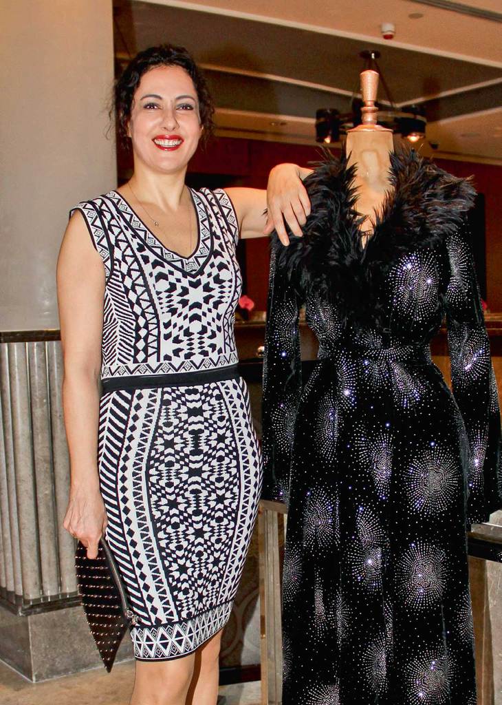 Yardım için elbiselerini bağışladılar