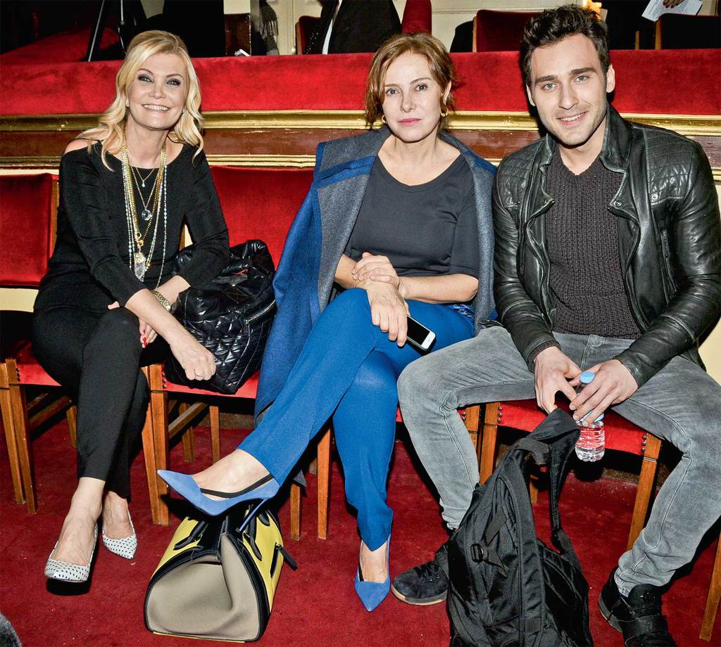  Yeni oyunları ayakta alkışlandı